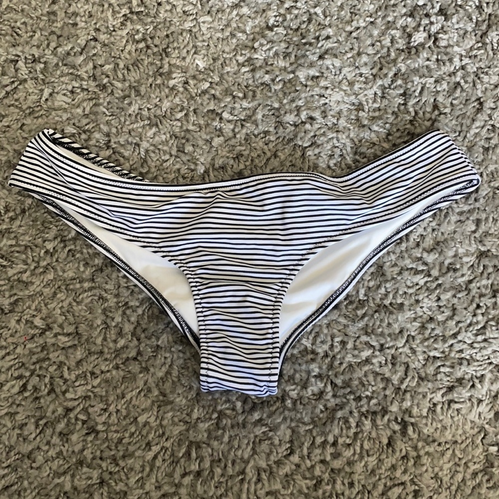 Victoria’s Secret cheeky bathing suit bottoms